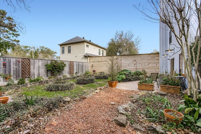 826 Fisher Street, Houston, TX 77018