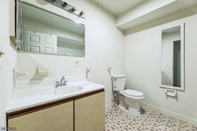 660 N Broad St B3, Elizabeth City, NJ 07208