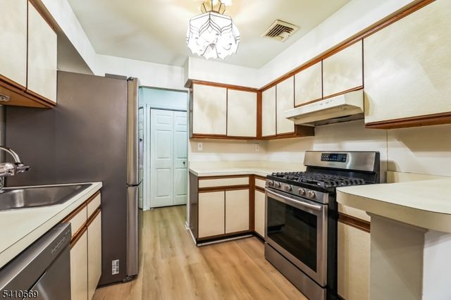 660 N Broad St B3, Elizabeth City, NJ 07208