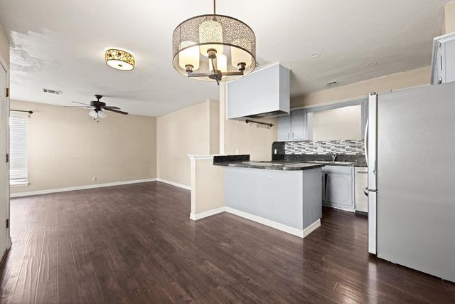 815 E Lamplighter Circle, Guthrie, OK 73044