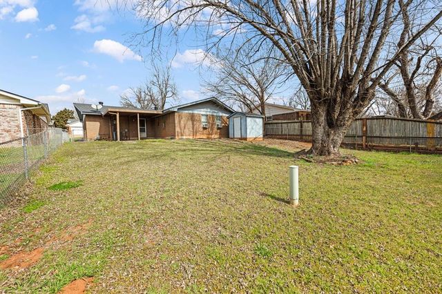 815 E Lamplighter Circle, Guthrie, OK 73044