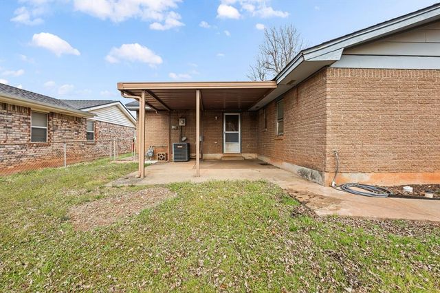 815 E Lamplighter Circle, Guthrie, OK 73044