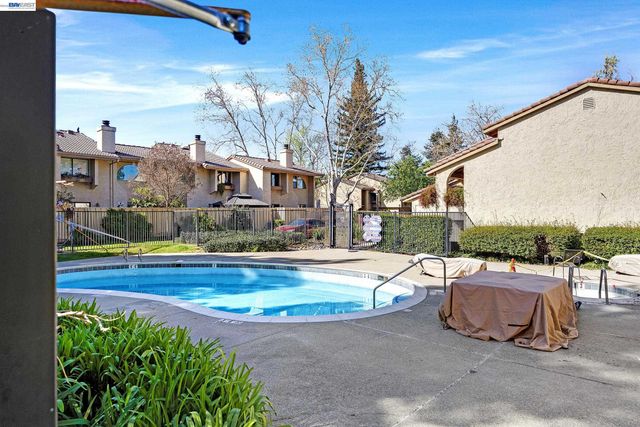 386 Garden Cmn, Livermore, CA 94551