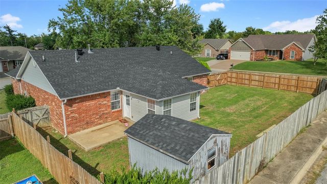 2000 W Sumac Street, Rogers, AR 72758