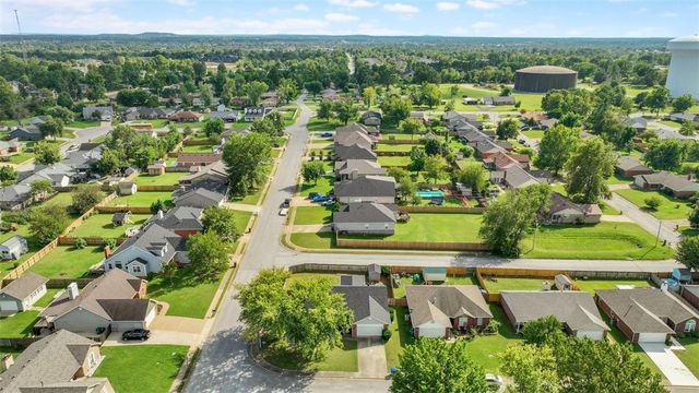 2000 W Sumac Street, Rogers, AR 72758