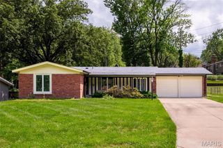 490 Trailwood Drive, Ballwin, MO 63011