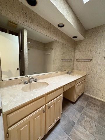 5205 Rustle Leaf Drive, Arlington, TX 76017