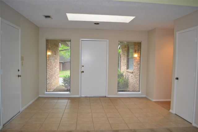 5205 Rustle Leaf Drive, Arlington, TX 76017