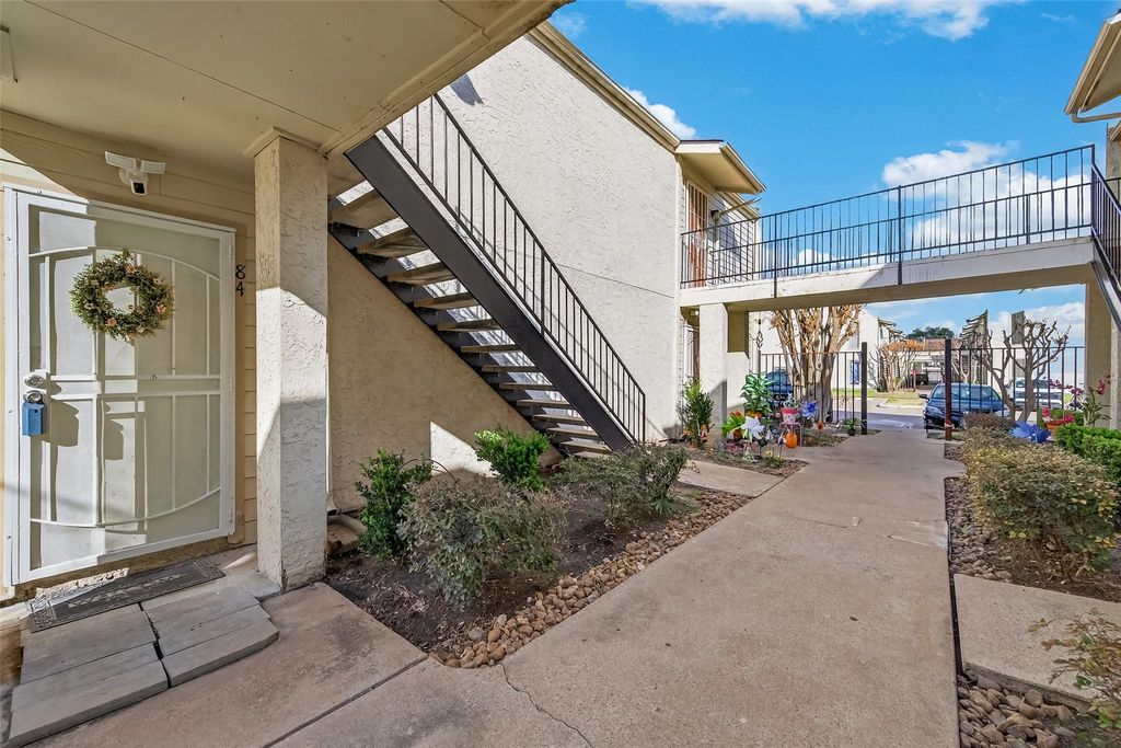 10075 Westpark Drive 84, Houston, TX 77042