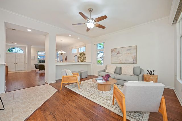 325 Roundhill Ct, Roseville, CA 95747