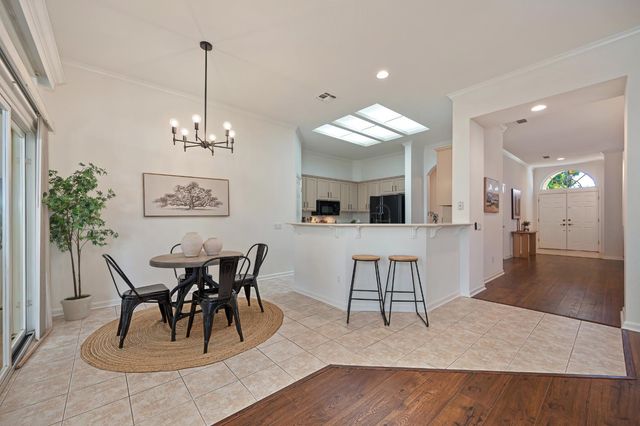 325 Roundhill Ct, Roseville, CA 95747