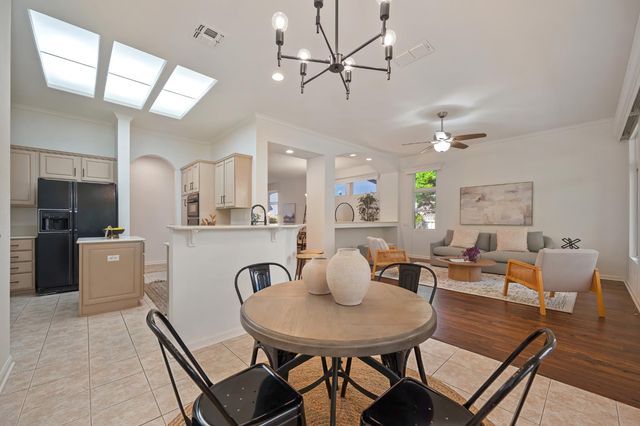 325 Roundhill Ct, Roseville, CA 95747
