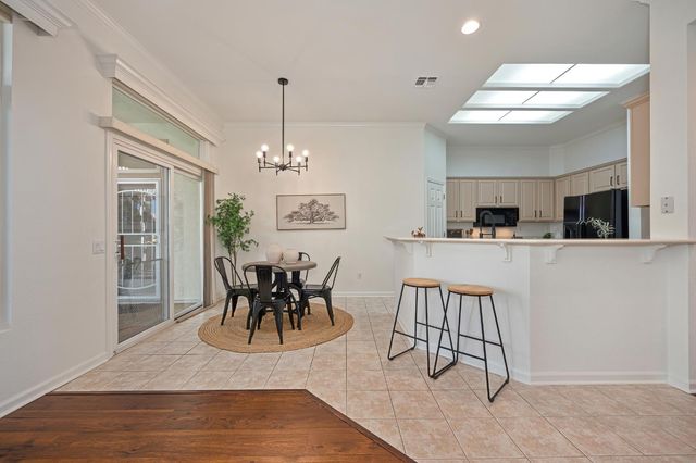 325 Roundhill Ct, Roseville, CA 95747