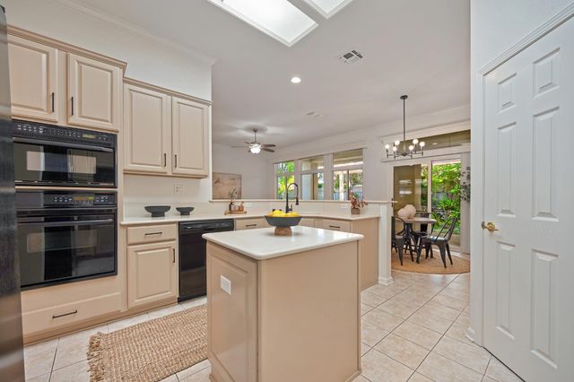 325 Roundhill Ct, Roseville, CA 95747