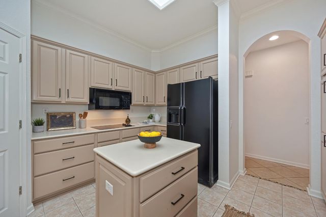 325 Roundhill Ct, Roseville, CA 95747