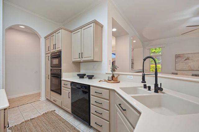 325 Roundhill Ct, Roseville, CA 95747