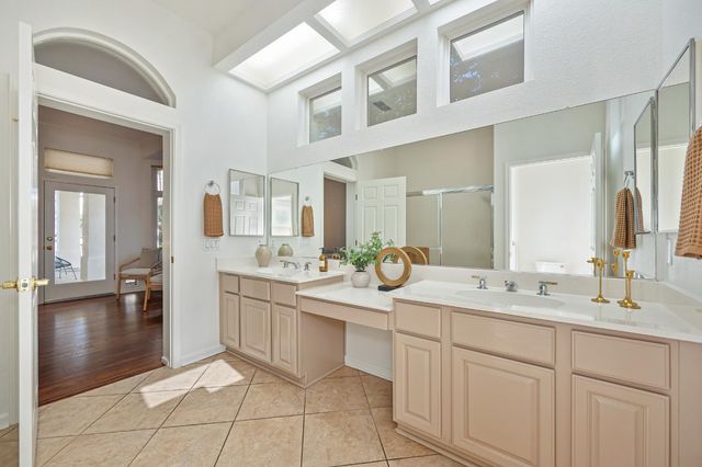 325 Roundhill Ct, Roseville, CA 95747