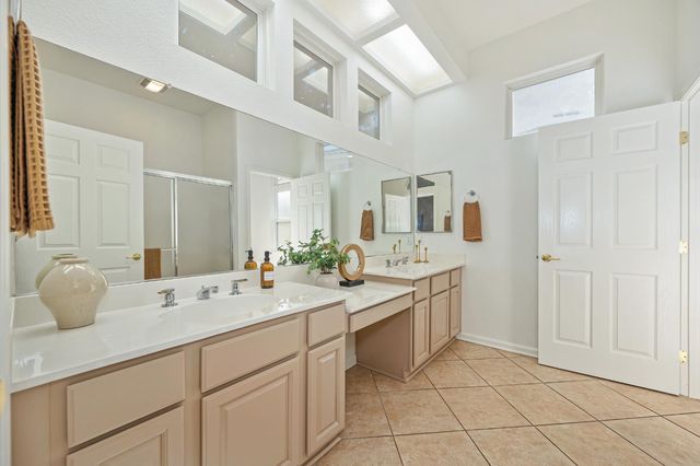 325 Roundhill Ct, Roseville, CA 95747