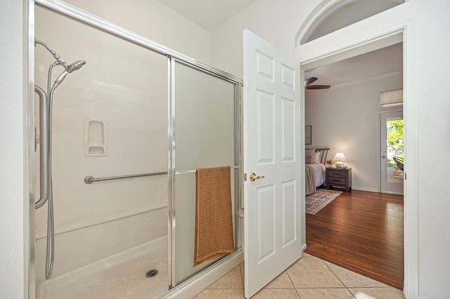 325 Roundhill Ct, Roseville, CA 95747