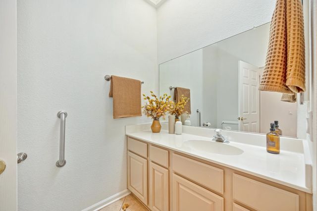 325 Roundhill Ct, Roseville, CA 95747