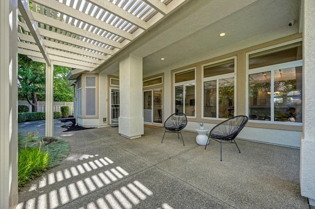 325 Roundhill Ct, Roseville, CA 95747