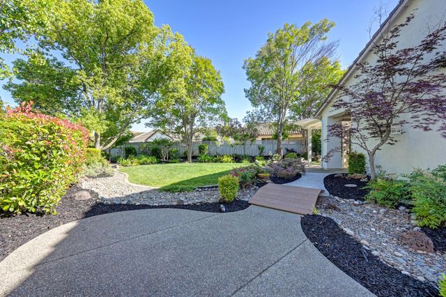 325 Roundhill Ct, Roseville, CA 95747