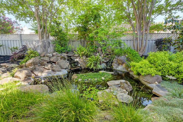 325 Roundhill Ct, Roseville, CA 95747