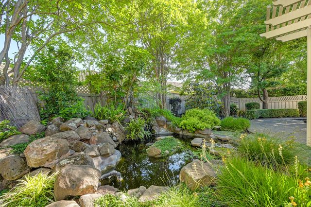 325 Roundhill Ct, Roseville, CA 95747