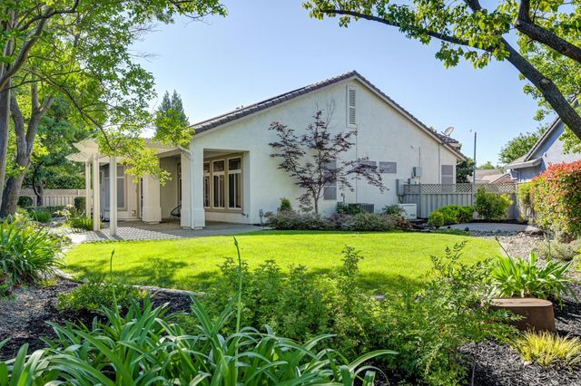 325 Roundhill Ct, Roseville, CA 95747