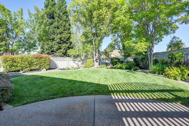 325 Roundhill Ct, Roseville, CA 95747