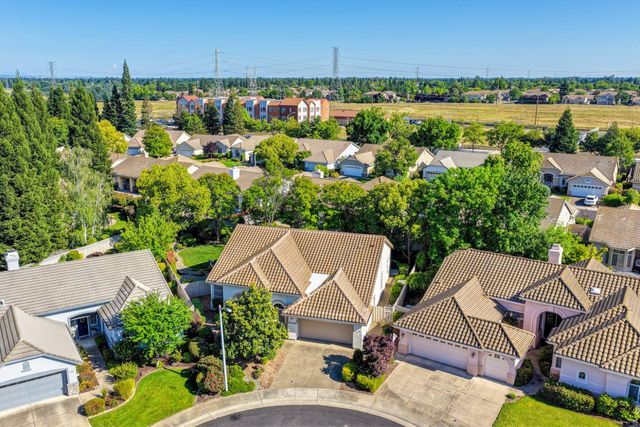 325 Roundhill Ct, Roseville, CA 95747