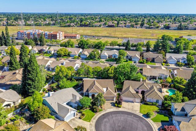 325 Roundhill Ct, Roseville, CA 95747