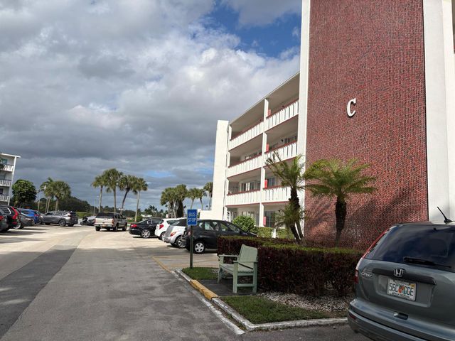 202 Greenbrier C, West Palm Beach, FL 33417