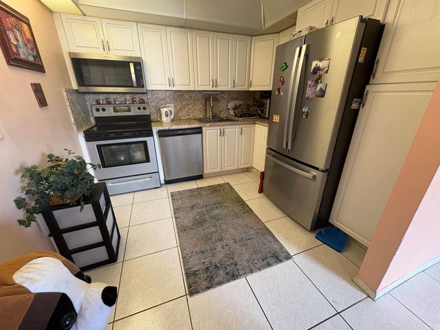 202 Greenbrier C, West Palm Beach, FL 33417