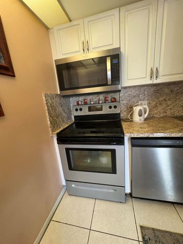 202 Greenbrier C, West Palm Beach, FL 33417