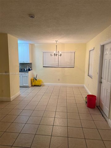 304 NW 6th Ave, Boynton Beach, FL 33435
