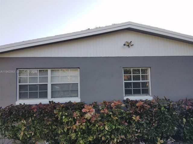 304 NW 6th Ave, Boynton Beach, FL 33435