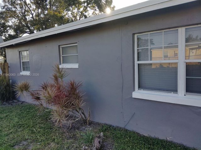 304 NW 6th Ave, Boynton Beach, FL 33435