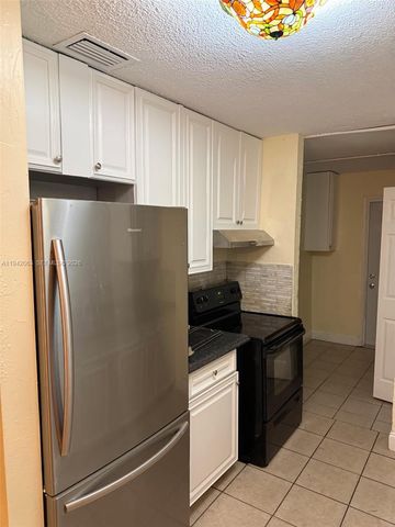 304 NW 6th Ave, Boynton Beach, FL 33435