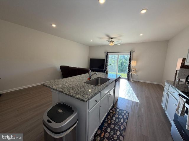 31 BLOOMSBURY ST, Falling Waters, WV 25419