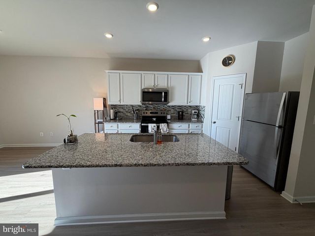 31 BLOOMSBURY ST, Falling Waters, WV 25419