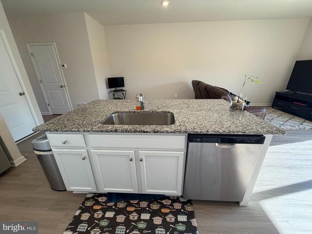 31 BLOOMSBURY ST, Falling Waters, WV 25419