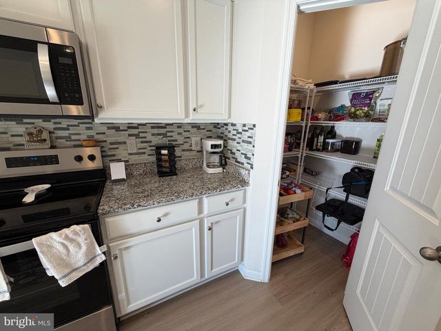 31 BLOOMSBURY ST, Falling Waters, WV 25419