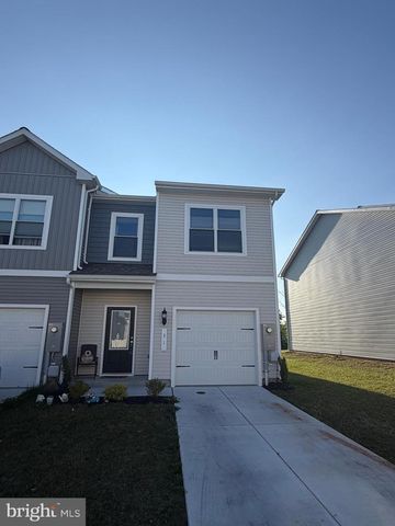 31 BLOOMSBURY ST, Falling Waters, WV 25419