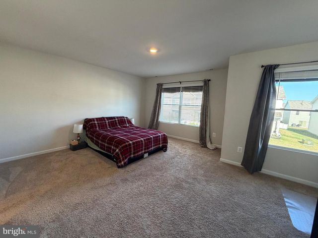 31 BLOOMSBURY ST, Falling Waters, WV 25419