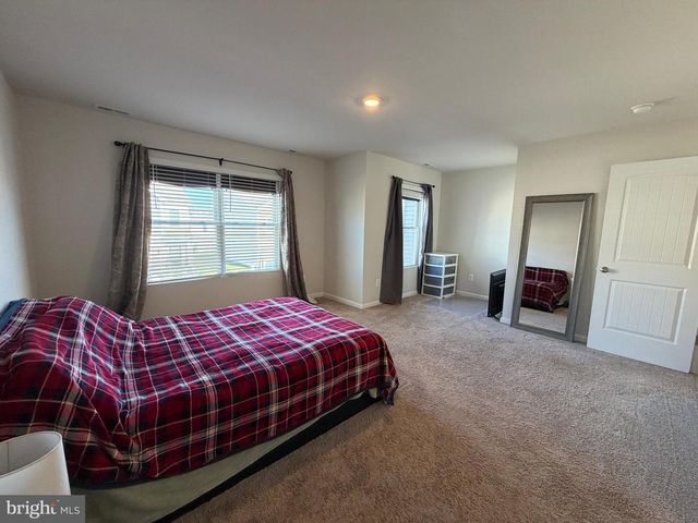 31 BLOOMSBURY ST, Falling Waters, WV 25419