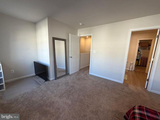 31 BLOOMSBURY ST, Falling Waters, WV 25419