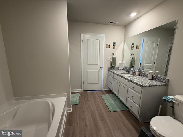 31 BLOOMSBURY ST, Falling Waters, WV 25419