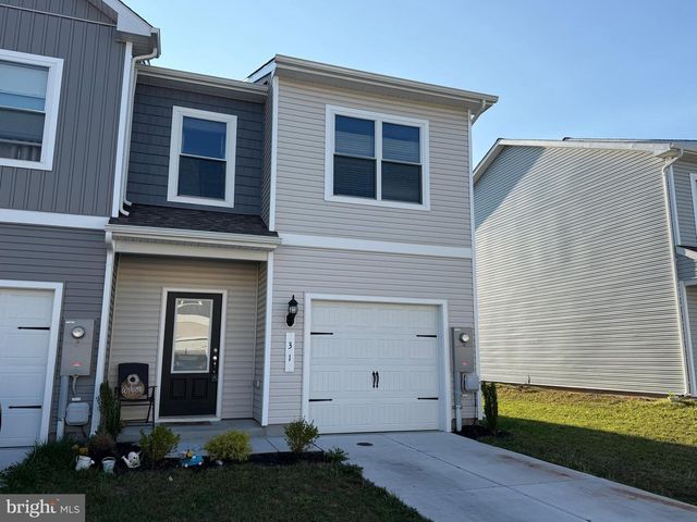 31 BLOOMSBURY ST, Falling Waters, WV 25419