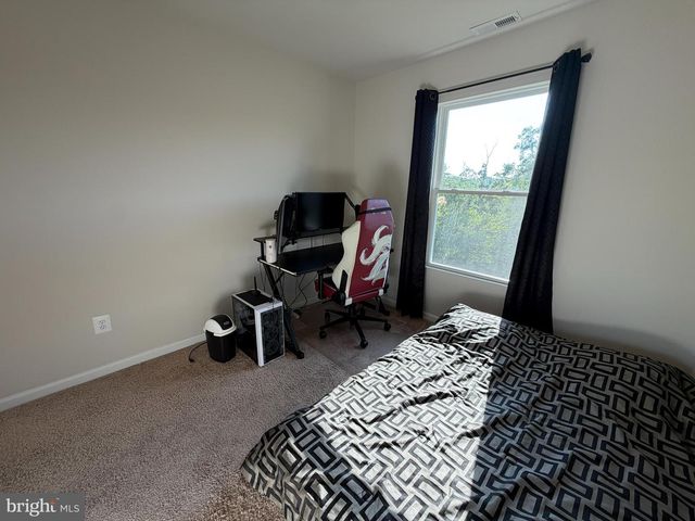 31 BLOOMSBURY ST, Falling Waters, WV 25419